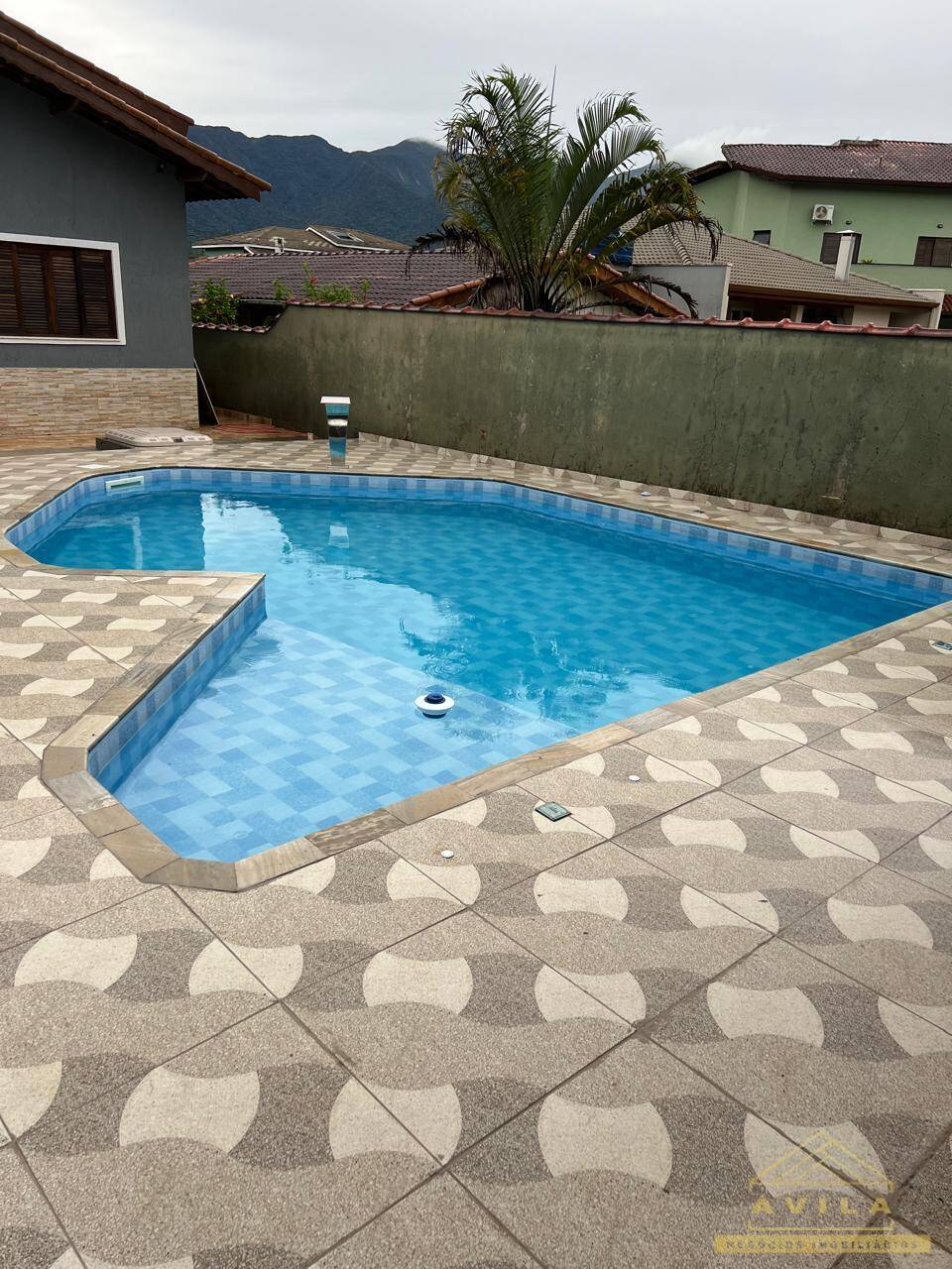 Casa, 4 quartos, 228 m² - Foto 1